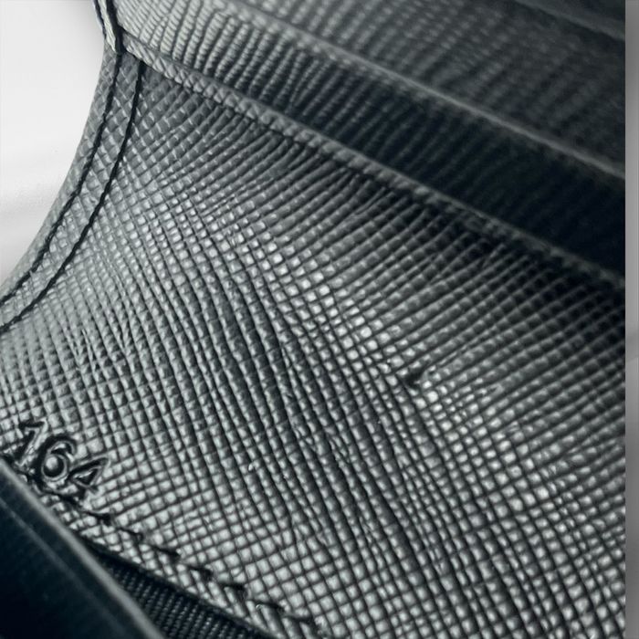 Prada Bifold Saffiano дамски портфейл като нов