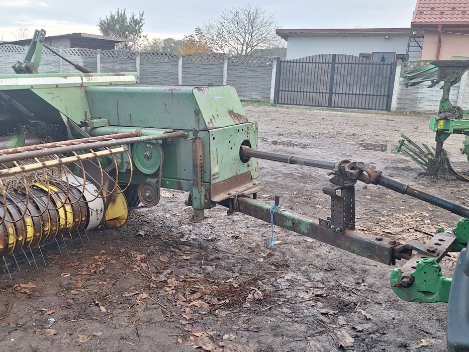 Vând presa de balotat John Deere 342