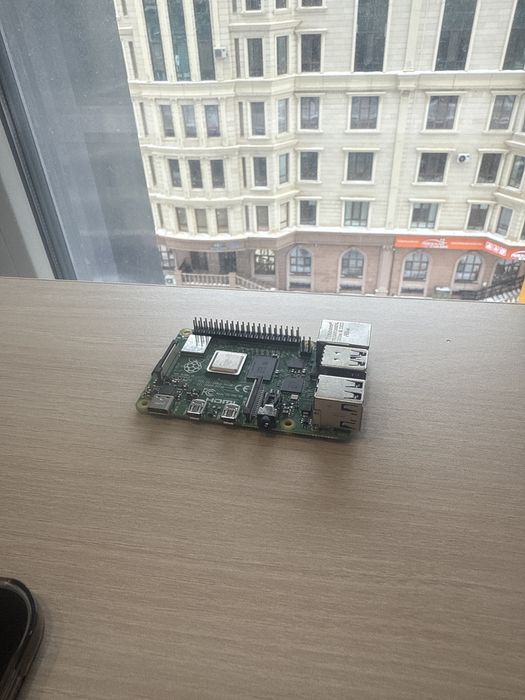 Raspberry pi 4 model B + беспоатное клавиатура raspberry pi