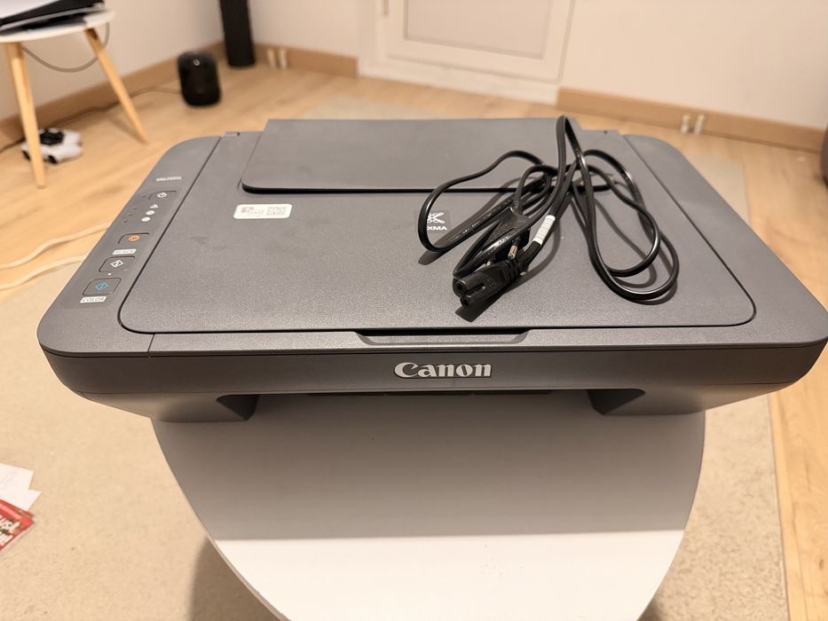 Vand Imprimanta cu scanner MG2551s putin folosita