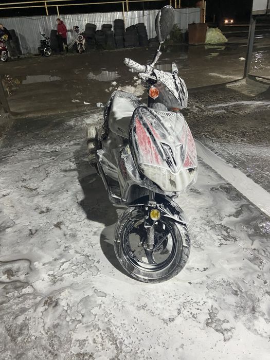 Продам скутер 90к торг срочно