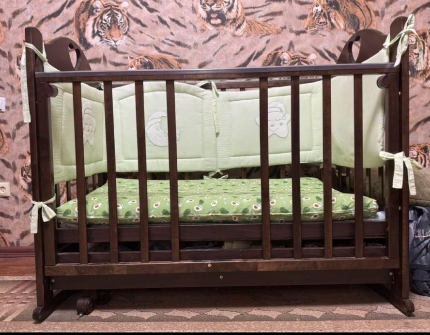 Детская кроватка