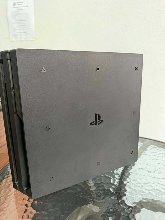 PS4 PRO 1TB чисто нов
