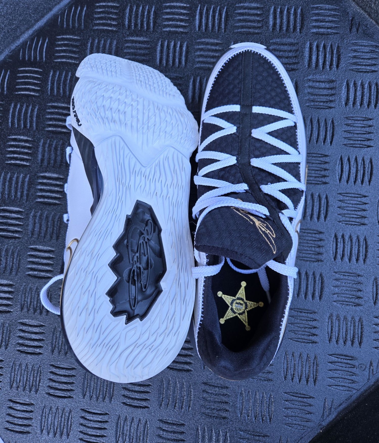 Nike Lebron XVII Low Metallic Gold