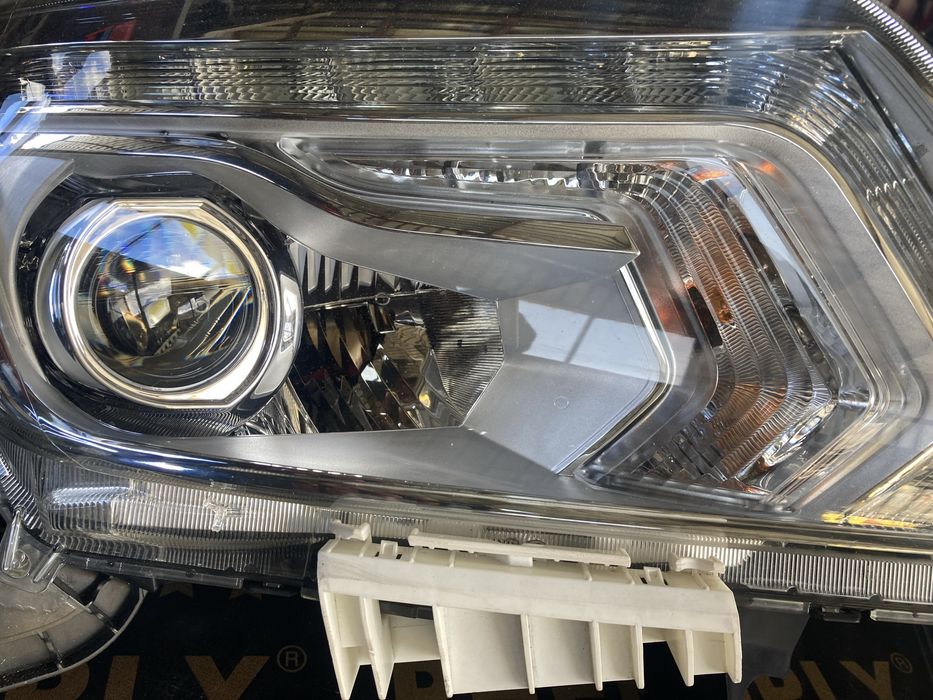 Nissan Navara 2017 година Led Фарове Лед Оборудвани