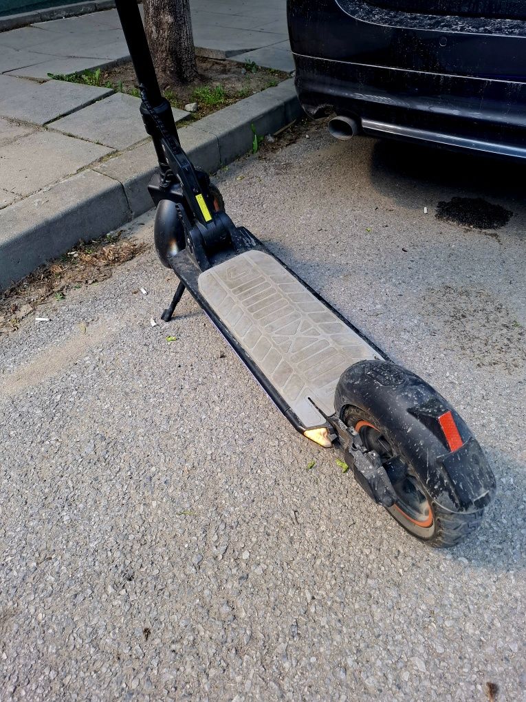 Електрическа тротинетка Kugoo G5, като нова. На 100км + подаръци