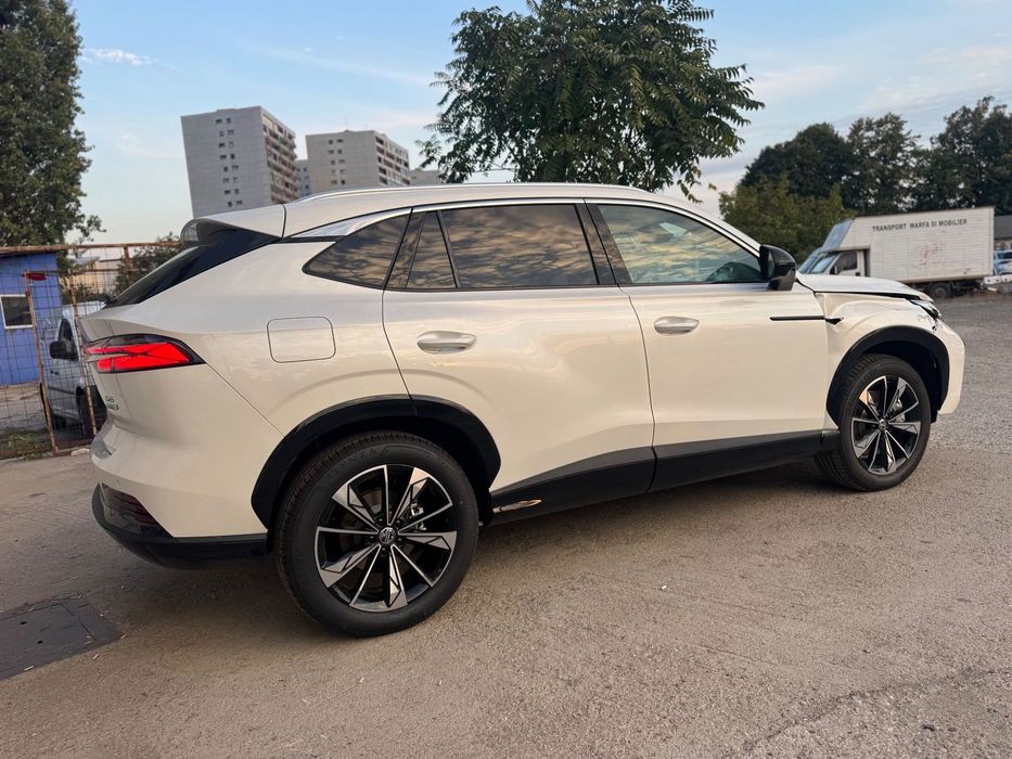 MG HS FULL HYBRID 2025, doar 500 km, cutie automata, full option, avariata