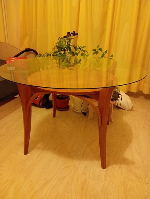 Трапезна кръгла маса