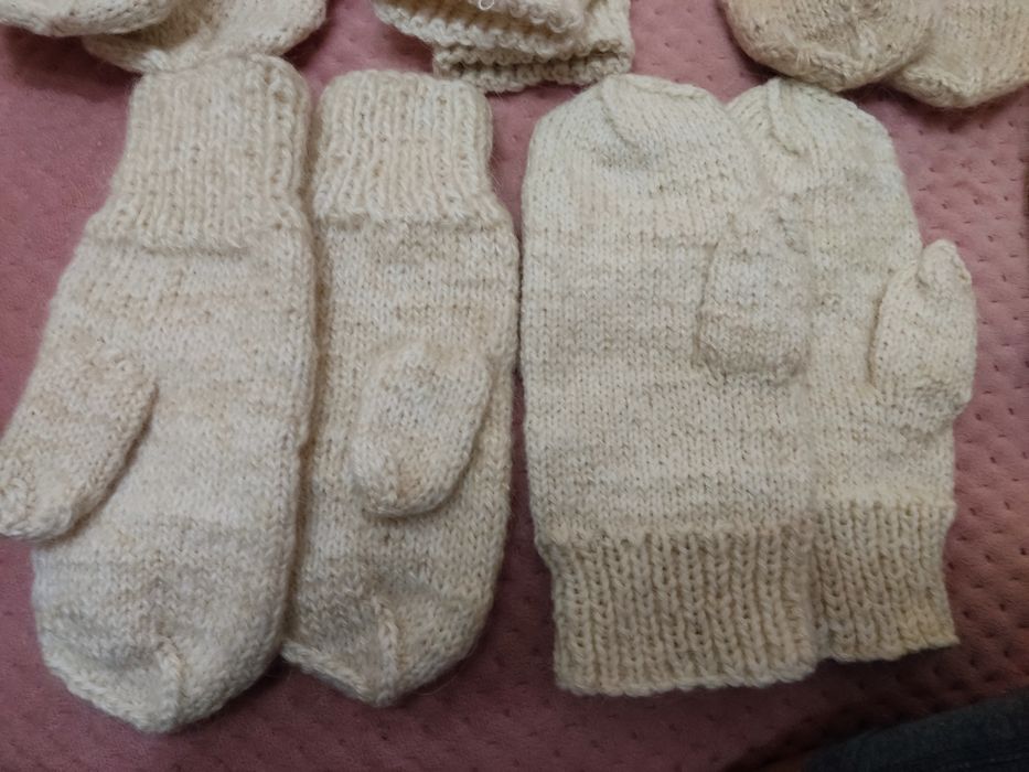 Продам варежки вязанные