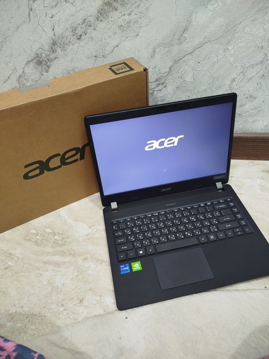 Noutbuk acer travelmate P2 sotiladi