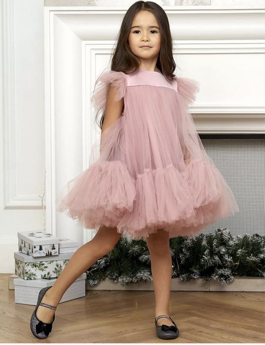 Продам нарядное платье на девочку