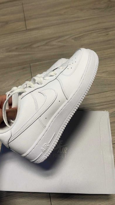Nike Air Force 1 LE (GS) Triple White 40