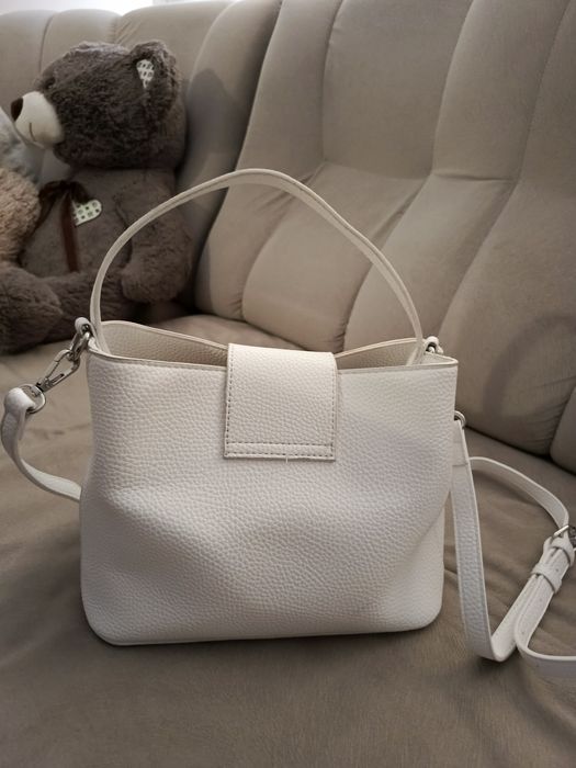 Дамска чанта цвят бял