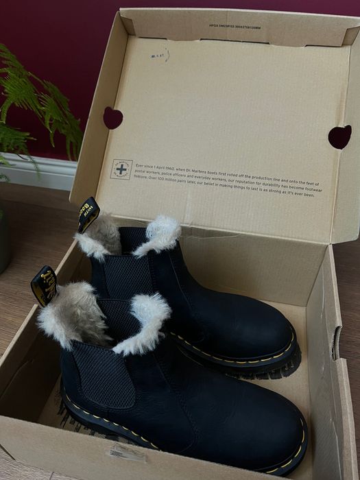 Намалени! Dr. Martens 2976 Leonore Faux Fur боти, 38 размер