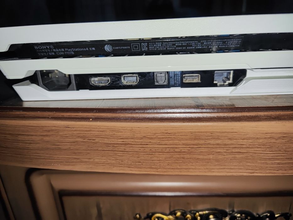 Playstation 4 pro 1 TB
