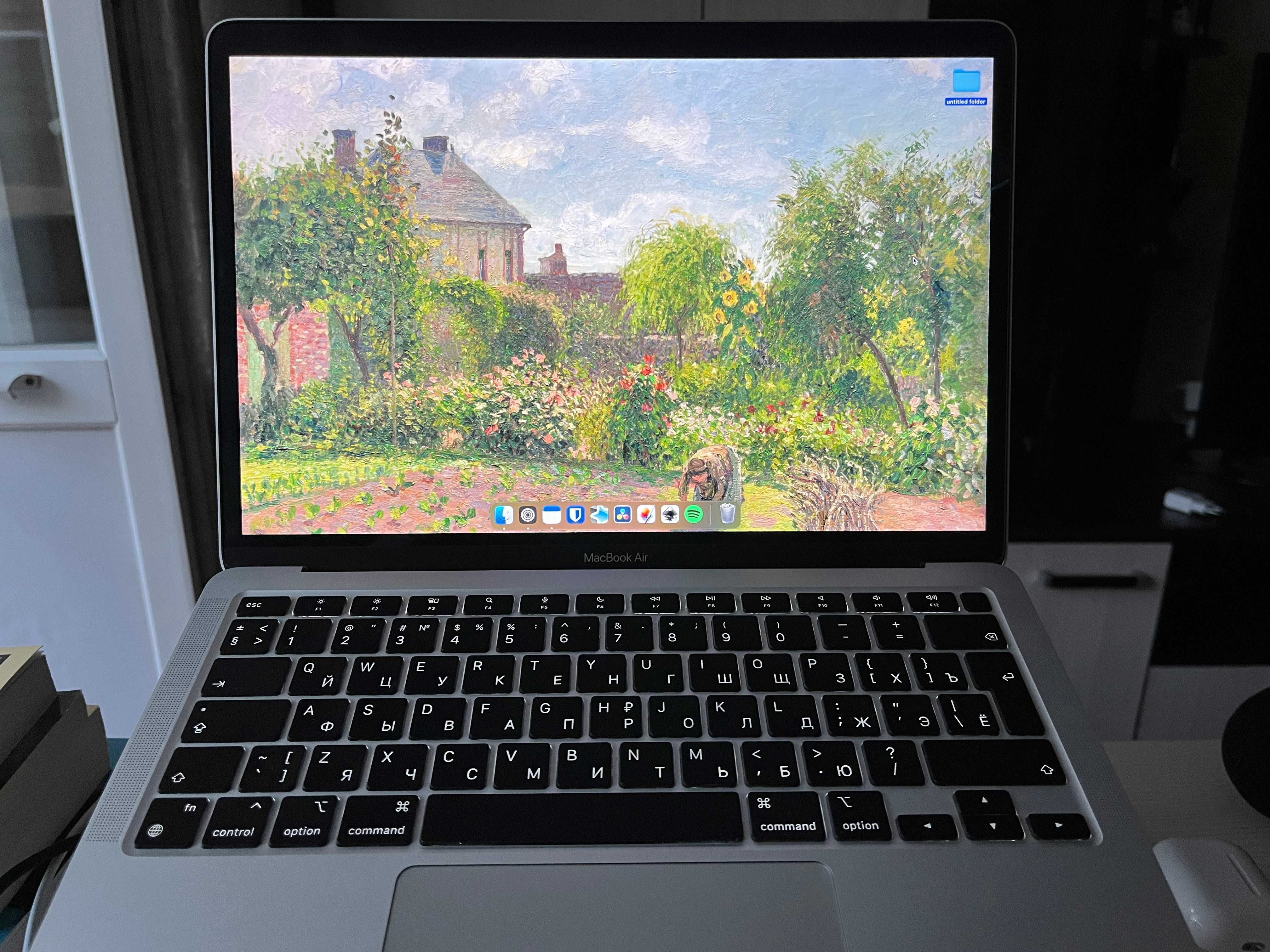 Продам MacBook Air 13 M1 8/256