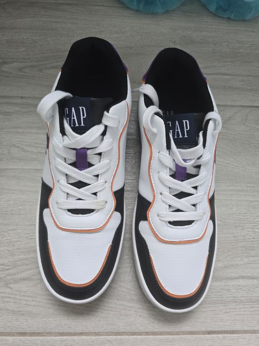 Adidasi Gap 42 super 110 RON