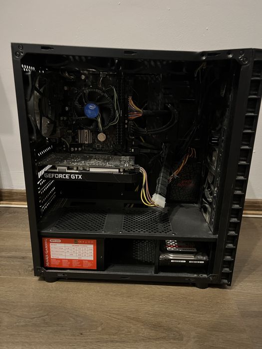 Calculator de vanzare/piesle componente ale calculatorului