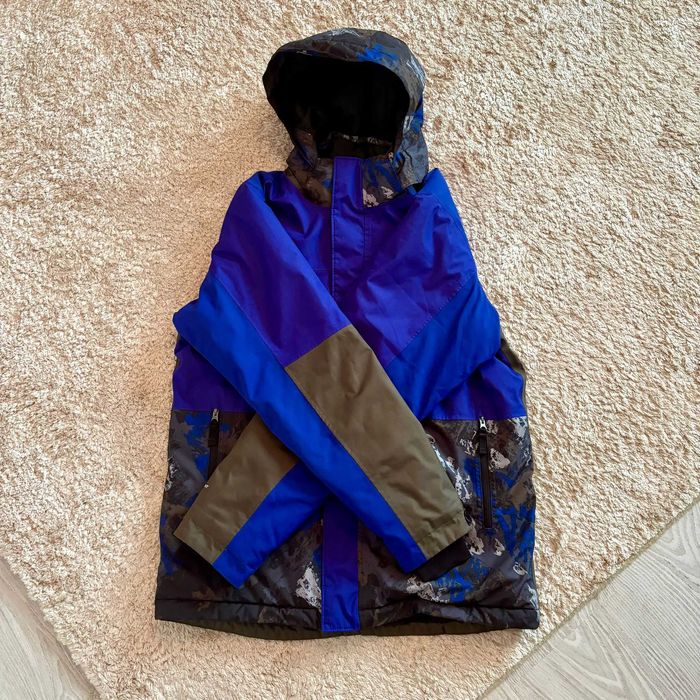 Vand geaca originala The Northface pentru adolescenti 13-14 ani