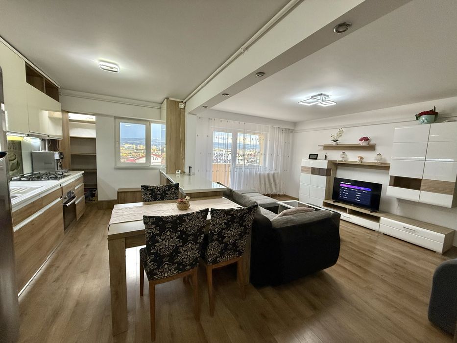 Inchiriez Apartament 4 camere 80 m2 str Aurel Vlaicu nr 38 bl v8 sc 2