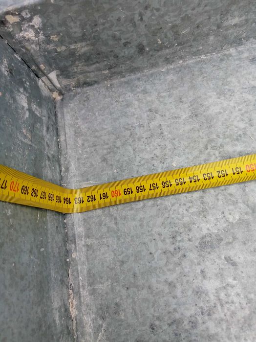 Bodya sotiladi. Razmerlari rasimda bor