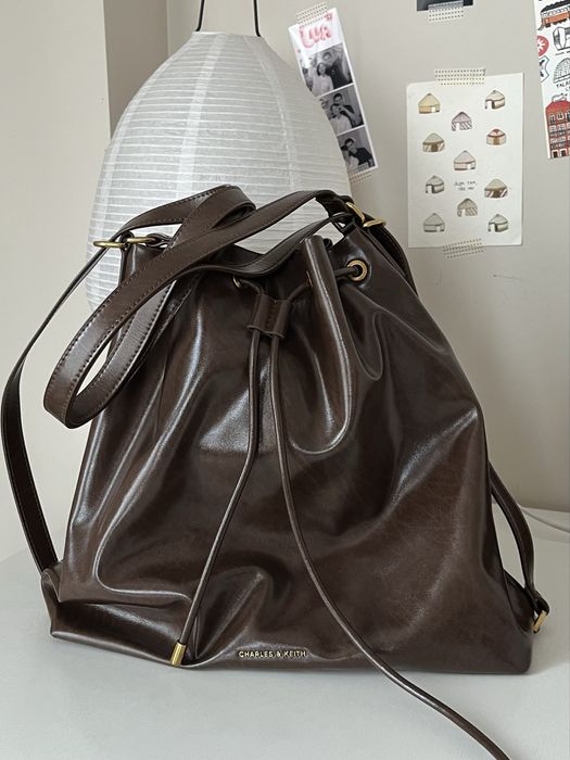 продаю сумку Charles&Keith Neva Two-Way Bucket Bag