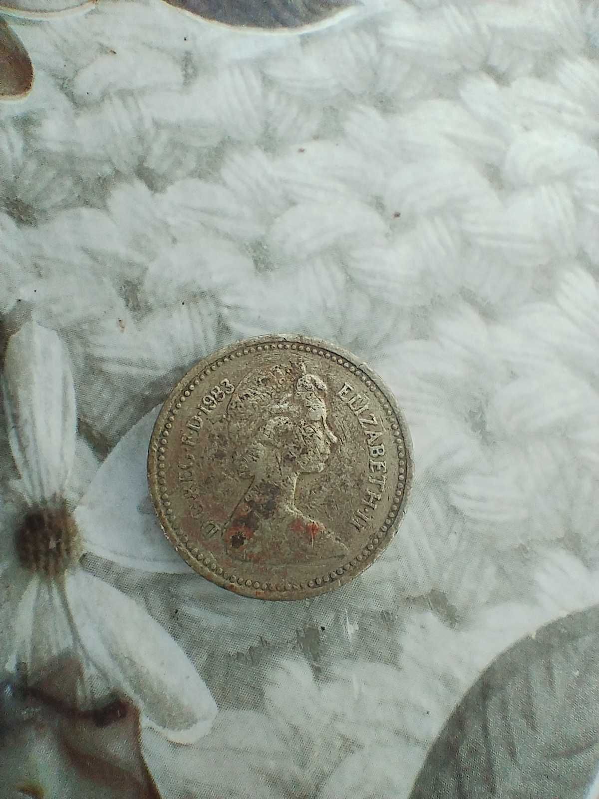 Един паунд Старинна монета Елизабет Втора -1983 година