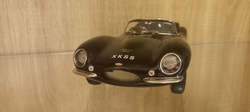 jaguar xkss auto art 1:18