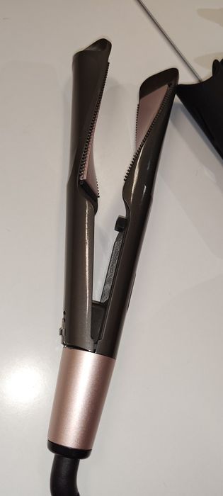 Продавам преса за кода Remington curl and straight