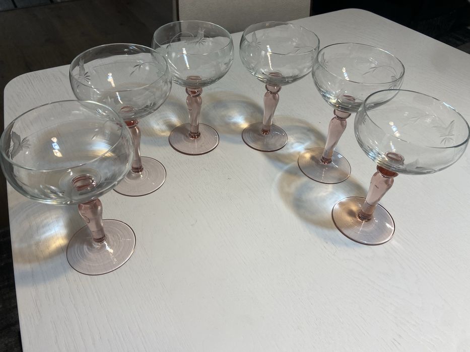 Pahare Pink cristal gravate cu picior