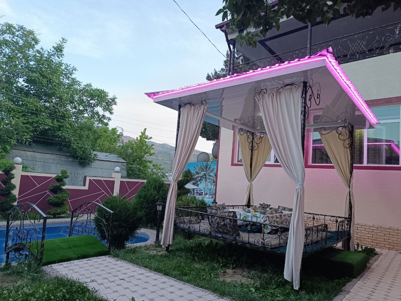 Dacha charvak bochka