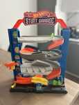 Hot Wheels CITY Комплект за игра "Гараж за Каскади"