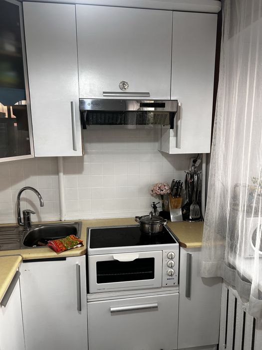 Продам кухню угловую б/у