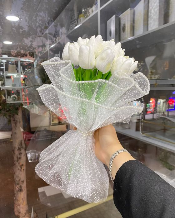 Kelin gullar sunmas va abadiylik timsoli