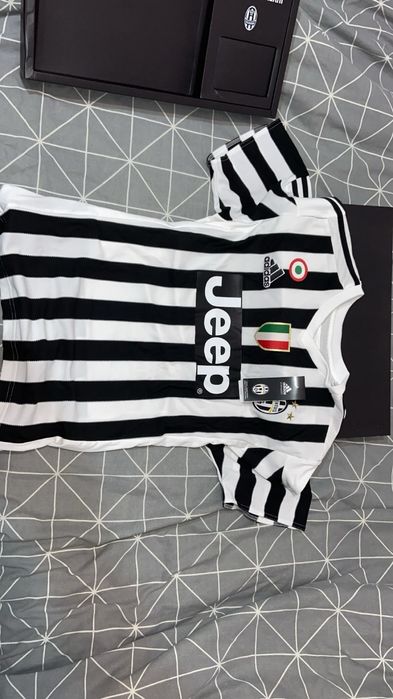Tricou juventus JERSEYS MAILLOT, marimea L (e bun si daca purtati M)