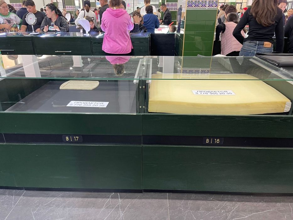 Продам место в золотом повильоне, 2 место. При входе. В Верхном рынке.