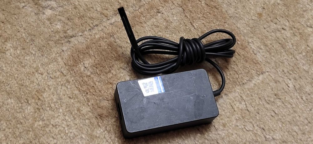 Microsoft Surface, Model 1800, 15V 2.58A fuctional