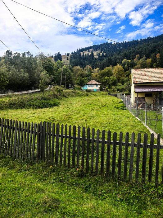Teren și casă de vânzare în Ceahlău
