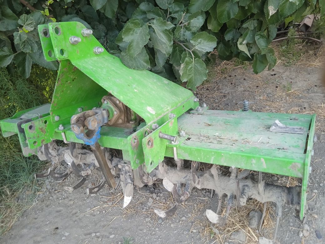 Mini traktor sotiladi bartovoy