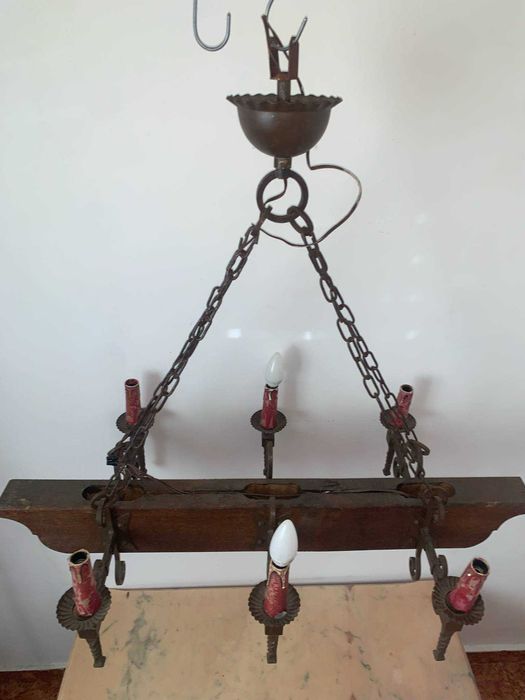 Candelabru din lemn masiv si fier forjat cu sase brate cabana