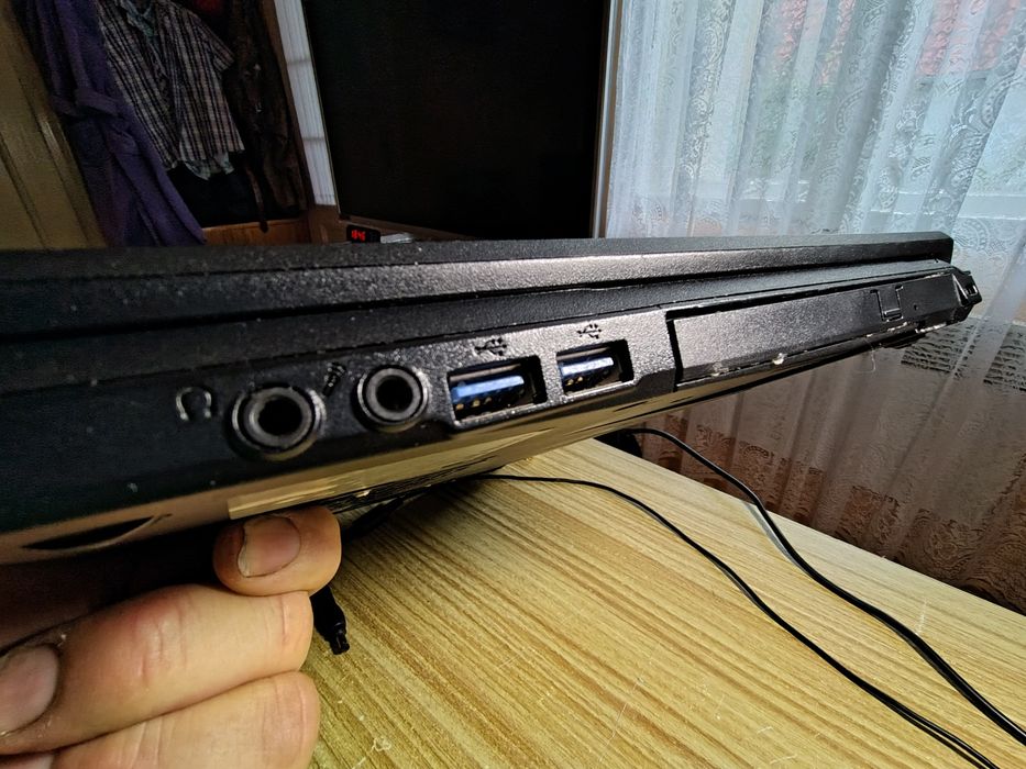 Fujitsu Siemens Lifebook E554 cu SSD