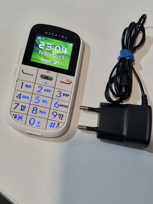 Super telefon cu butoane mari și display generos