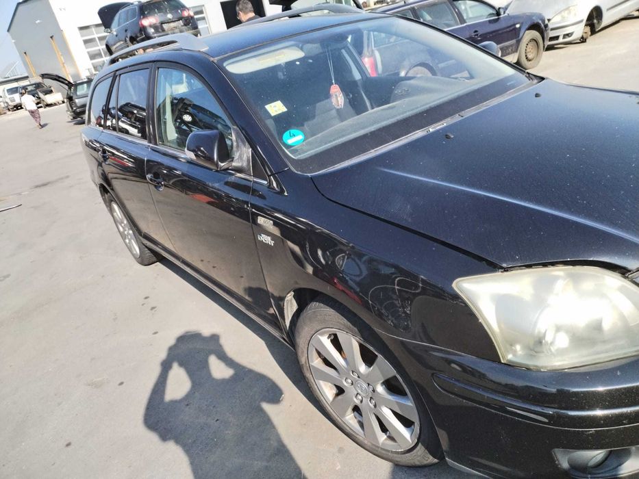 Dezmembrez Toyota Avensis