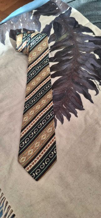 Вратовръзка  Trussardi 100% коприна ,произведена в Италия.