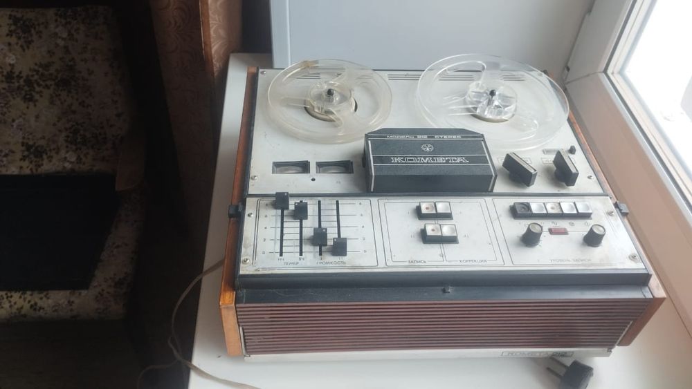 Продам стерео магнитофон Комета-212