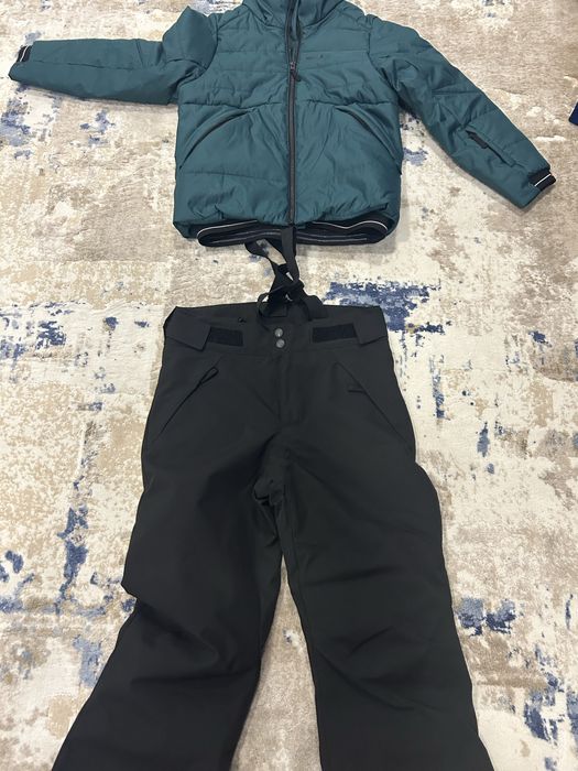 Costum schi weedze 8/9 ani