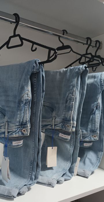 Дамски мамфит дънки, нови с етикет, отлично състояние, модерна кройка