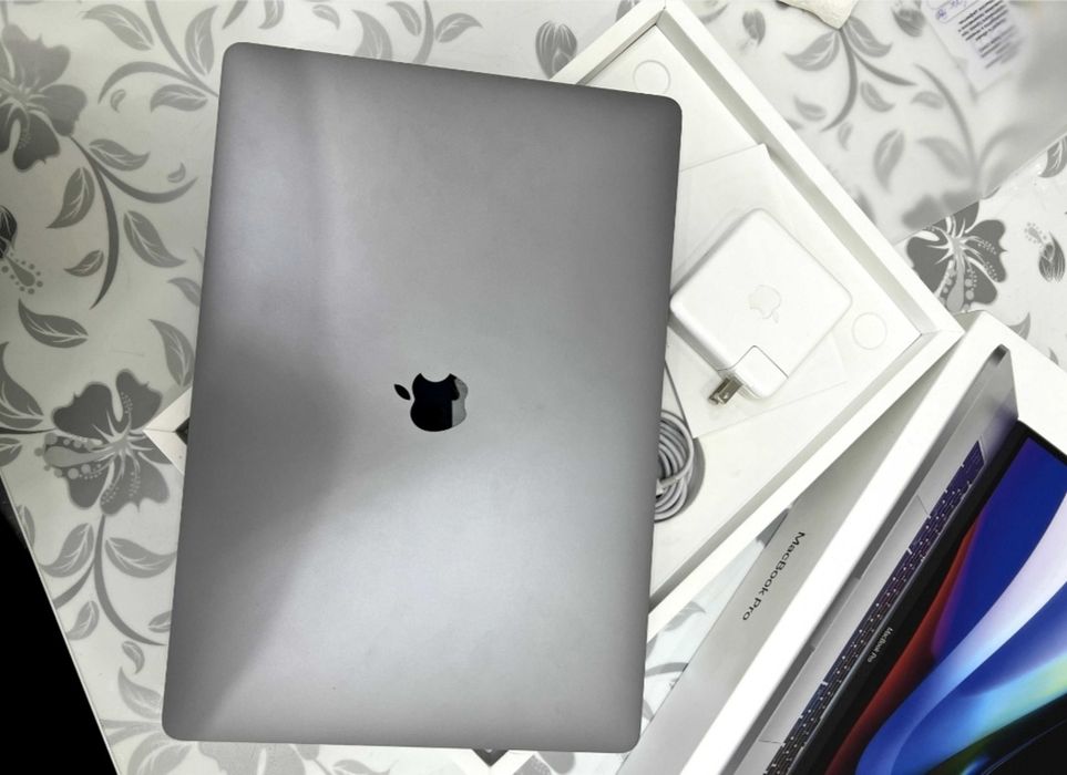 Macbook pro 16 дюймов макбук про 16 с русской клавиатурой