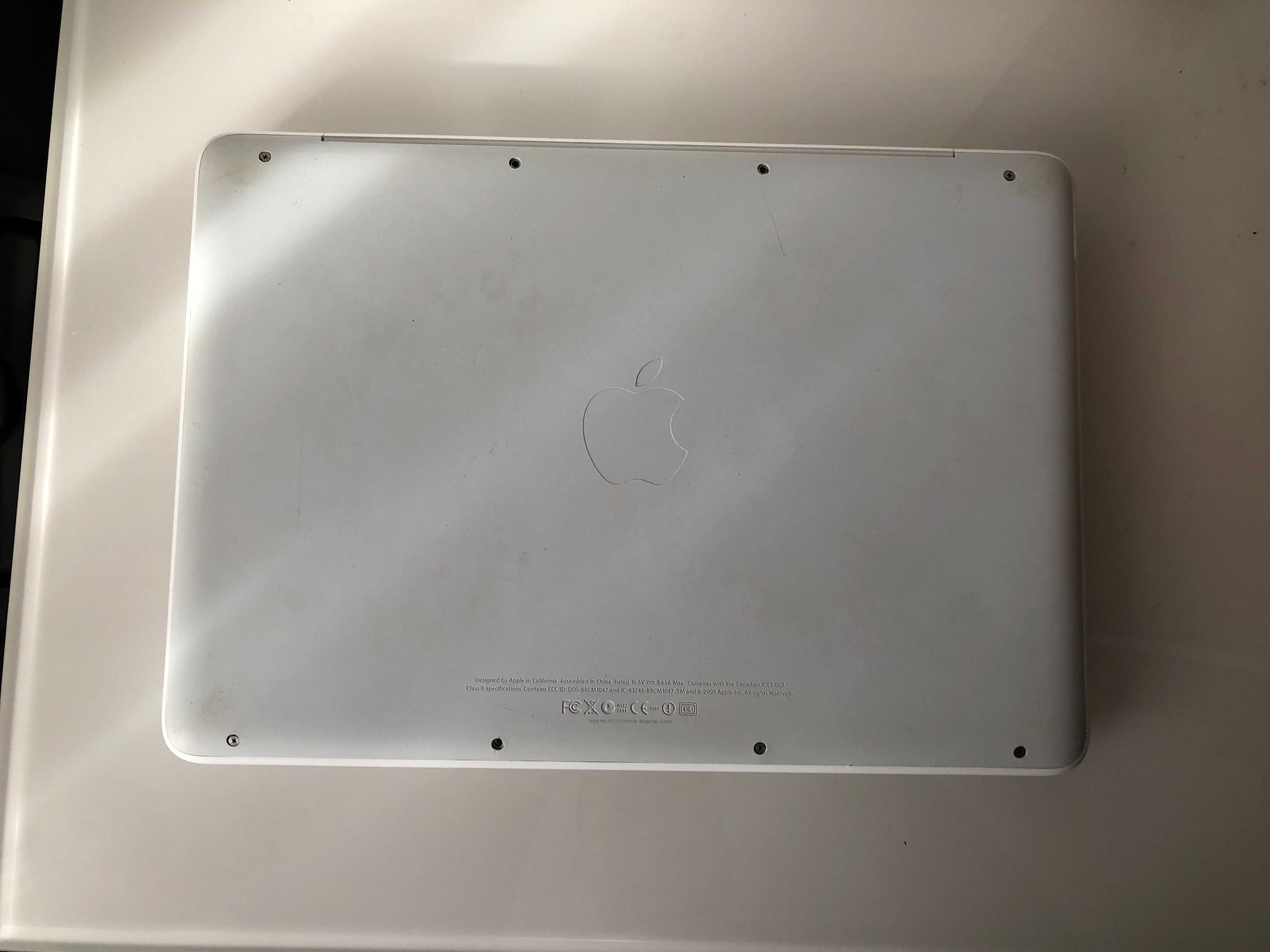 Apple MacBook A1342 White 2011 2,4 GHz Core 2 Duo 4 GB DDR3