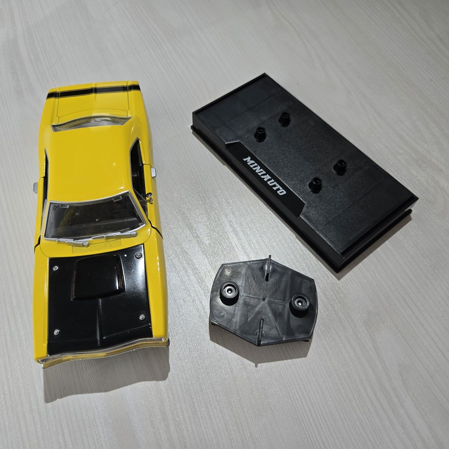 Моделька Dodge 1:24